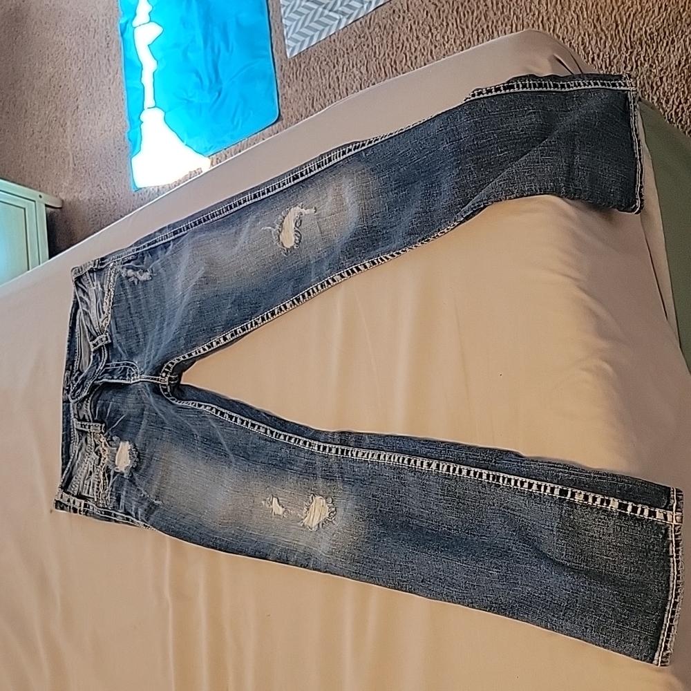 Silver jean Co Tuesday distressed jeans